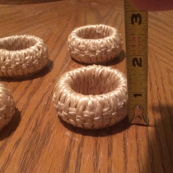4 Wicker Napkin Rings - Picture 4 of 5